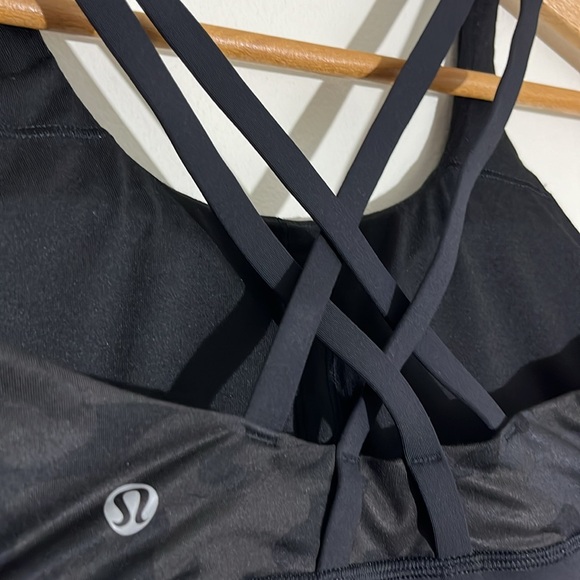 LULULEMON Women’s 6 Black Gray Camo Criss Cross Back Padded Sports Bra - Picture 4 of 6